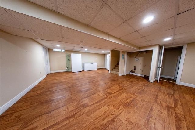 2011 Lovers Lane, St Joseph, MO 64505