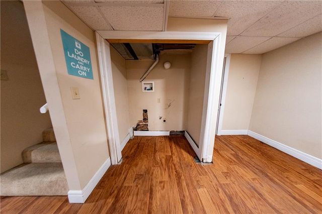 2011 Lovers Lane, St Joseph, MO 64505