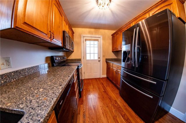 2011 Lovers Lane, St Joseph, MO 64505