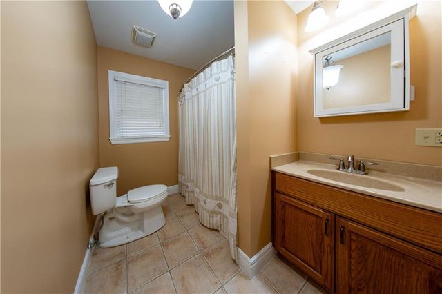 2011 Lovers Lane, St Joseph, MO 64505