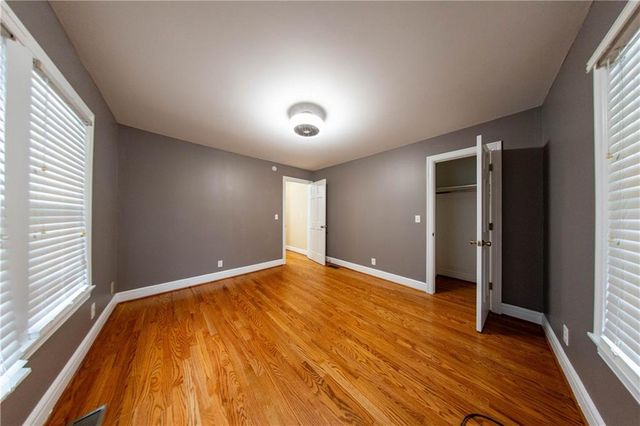 2011 Lovers Lane, St Joseph, MO 64505