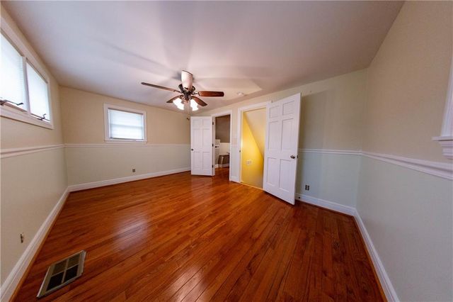 2011 Lovers Lane, St Joseph, MO 64505