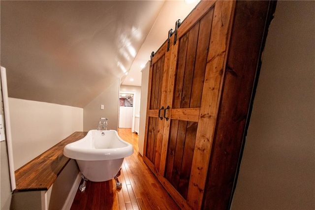 2011 Lovers Lane, St Joseph, MO 64505