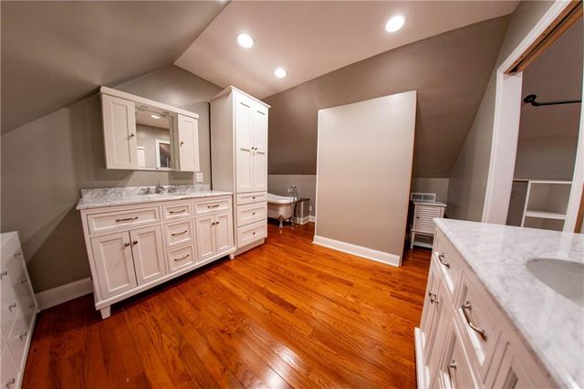 2011 Lovers Lane, St Joseph, MO 64505