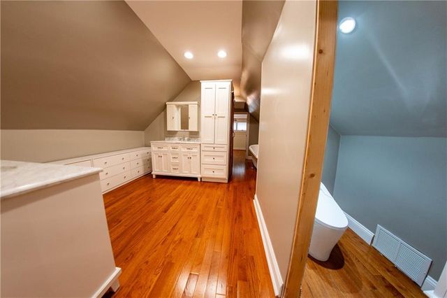 2011 Lovers Lane, St Joseph, MO 64505