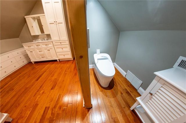 2011 Lovers Lane, St Joseph, MO 64505