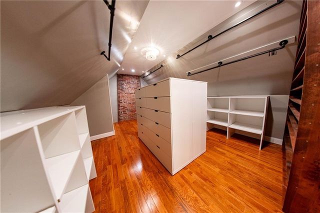 2011 Lovers Lane, St Joseph, MO 64505