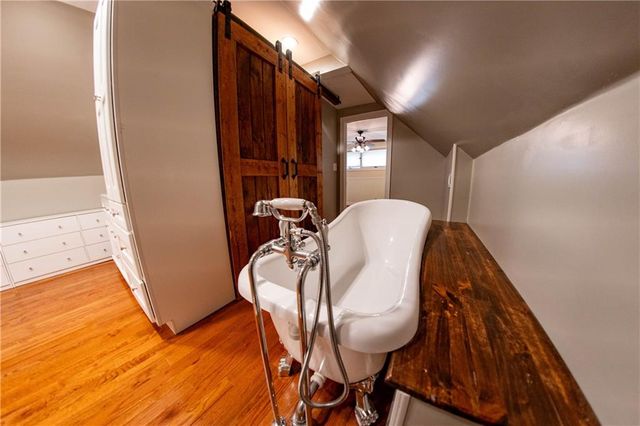 2011 Lovers Lane, St Joseph, MO 64505