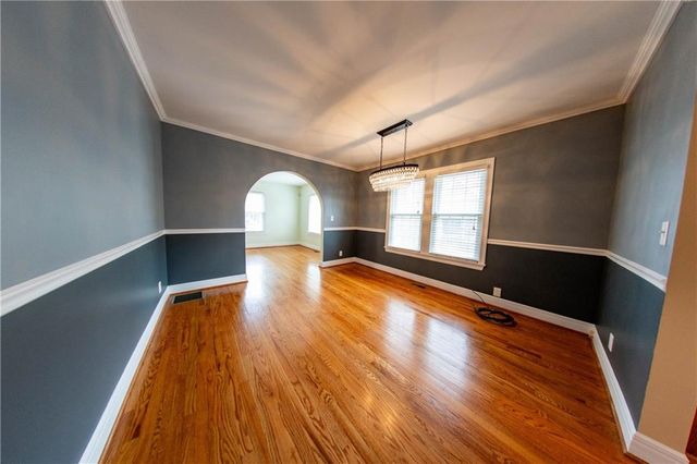 2011 Lovers Lane, St Joseph, MO 64505