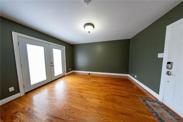 2011 Lovers Lane, St Joseph, MO 64505