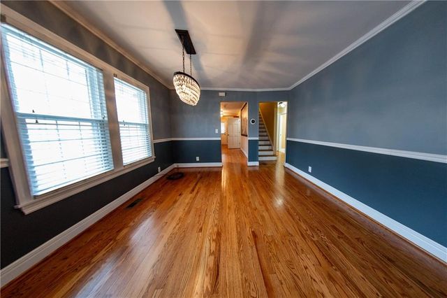 2011 Lovers Lane, St Joseph, MO 64505