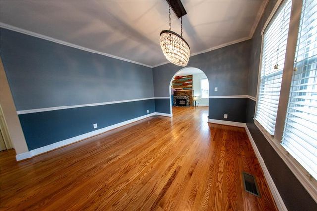 2011 Lovers Lane, St Joseph, MO 64505