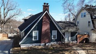 2011 Lovers Lane, St Joseph, MO 64505