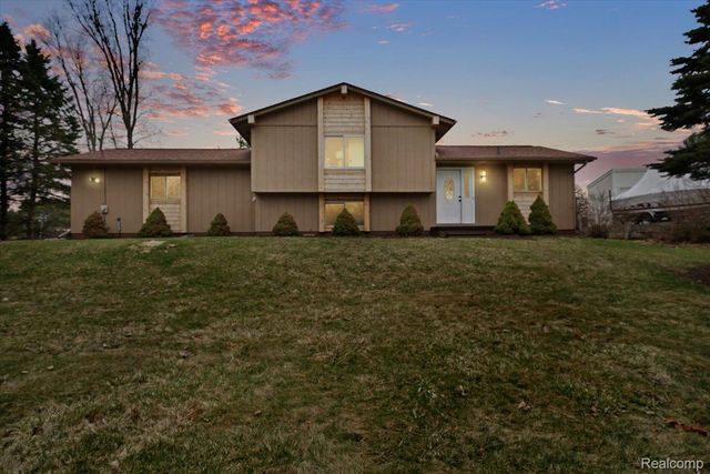 1365 Thistelridge, Holly Township, MI 48442