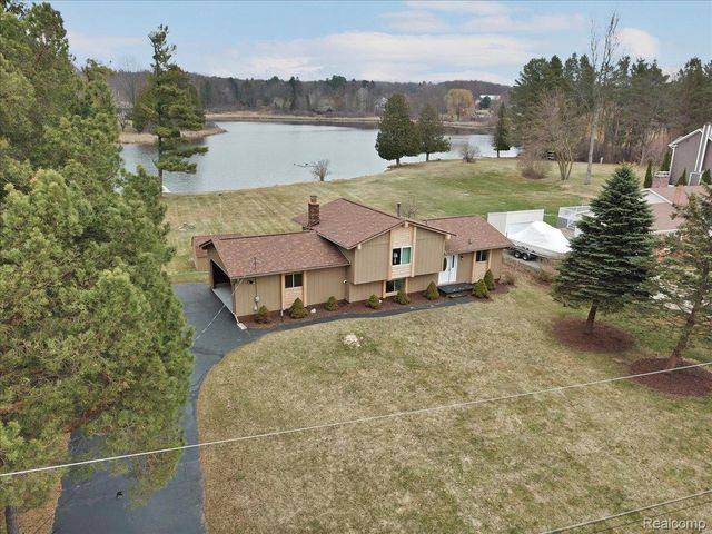1365 Thistelridge, Holly Township, MI 48442