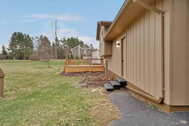1365 Thistelridge, Holly Township, MI 48442