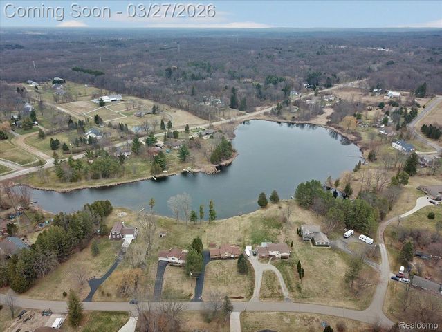 1365 Thistelridge, Holly Township, MI 48442