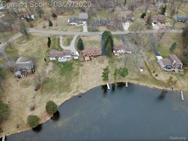 1365 Thistelridge, Holly Township, MI 48442