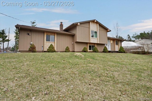 1365 Thistelridge, Holly Township, MI 48442