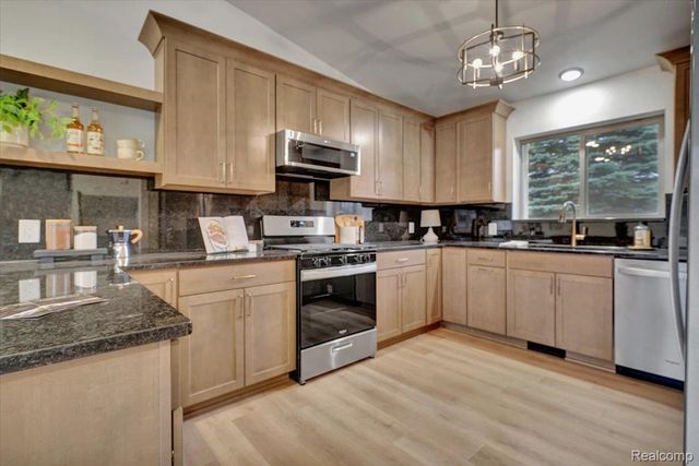 1365 Thistelridge, Holly Township, MI 48442