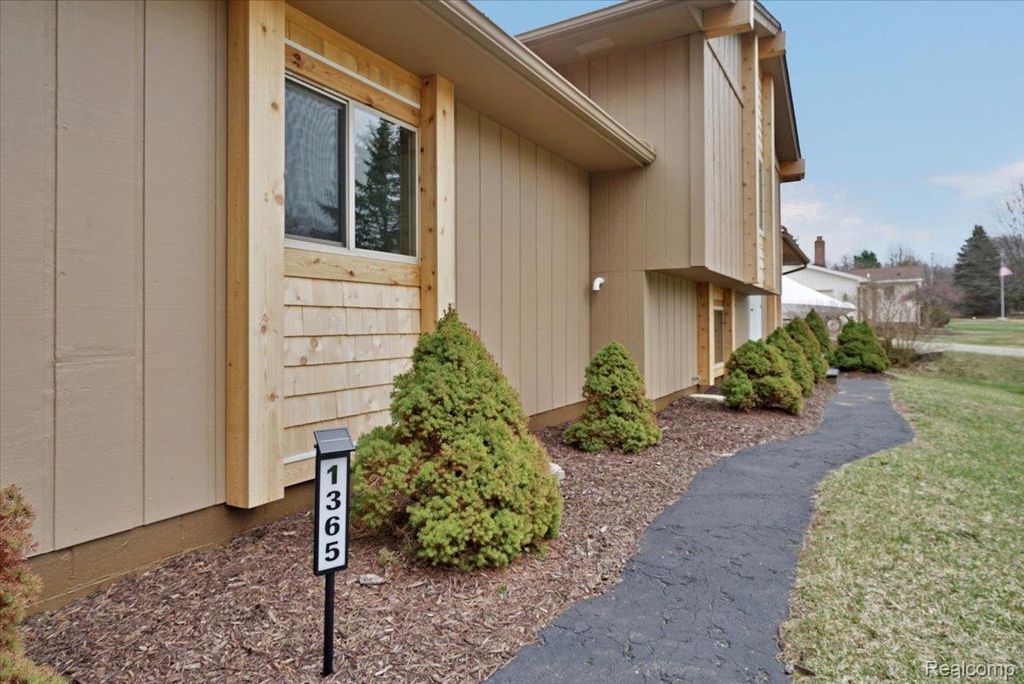 1365 Thistelridge, Holly Township, MI 48442