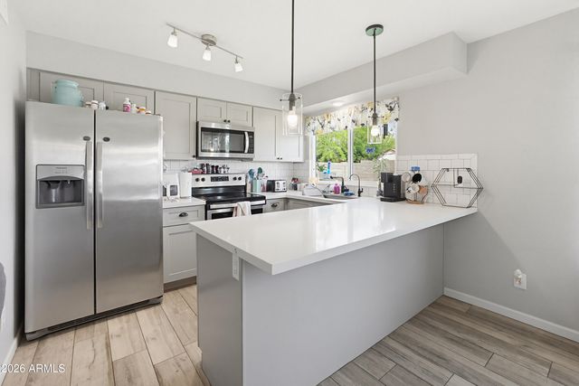 2520 E LIBBY Street, Phoenix, AZ 85032