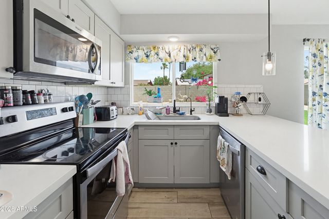 2520 E LIBBY Street, Phoenix, AZ 85032