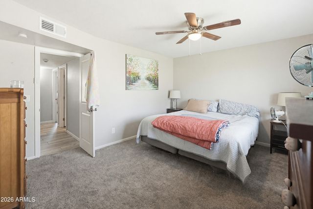 2520 E LIBBY Street, Phoenix, AZ 85032