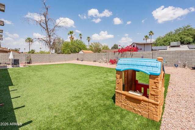 2520 E LIBBY Street, Phoenix, AZ 85032