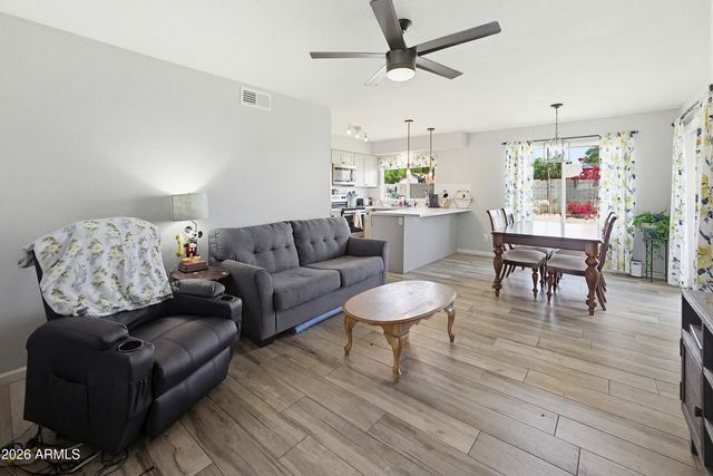 2520 E LIBBY Street, Phoenix, AZ 85032