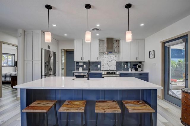 5428 7TH AVENUE N, St Petersburg, FL 33710