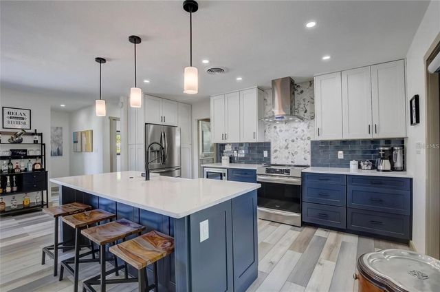 5428 7TH AVENUE N, St Petersburg, FL 33710