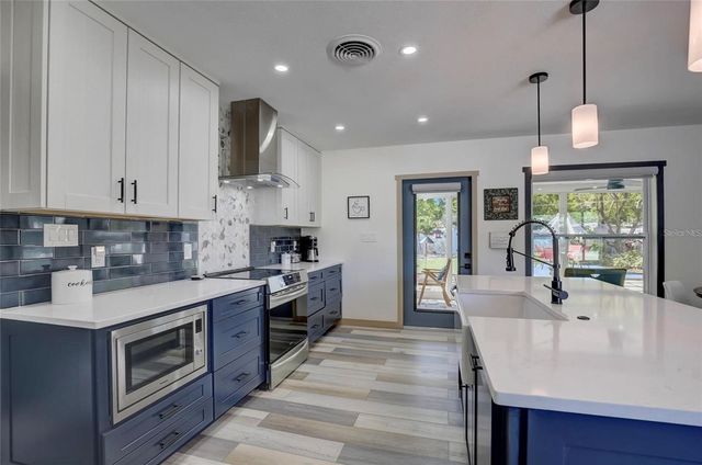 5428 7TH AVENUE N, St Petersburg, FL 33710