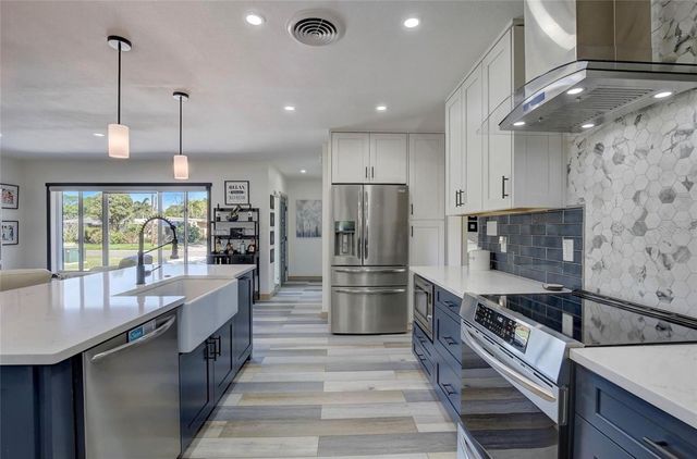 5428 7TH AVENUE N, St Petersburg, FL 33710