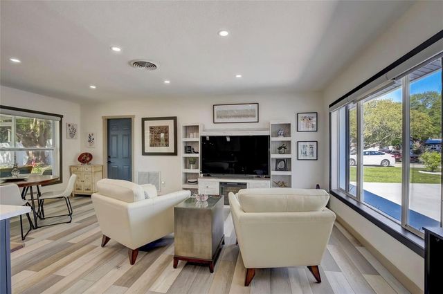 5428 7TH AVENUE N, St Petersburg, FL 33710