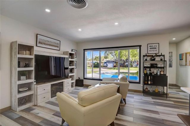 5428 7TH AVENUE N, St Petersburg, FL 33710