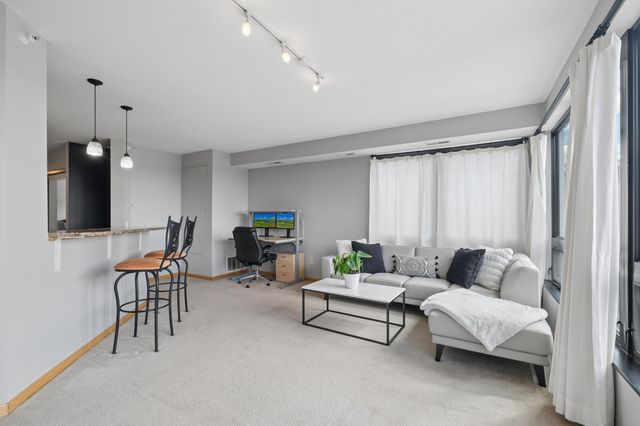7601 Aldrich Avenue S 401, Richfield, MN 55423