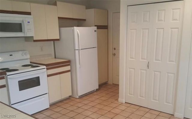 6974 Emerald Springs Lane, Las Vegas, NV 89113