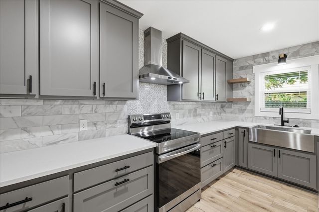 401 W Hillcrest Street, Keene, TX 76059