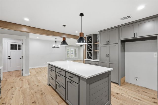 401 W Hillcrest Street, Keene, TX 76059