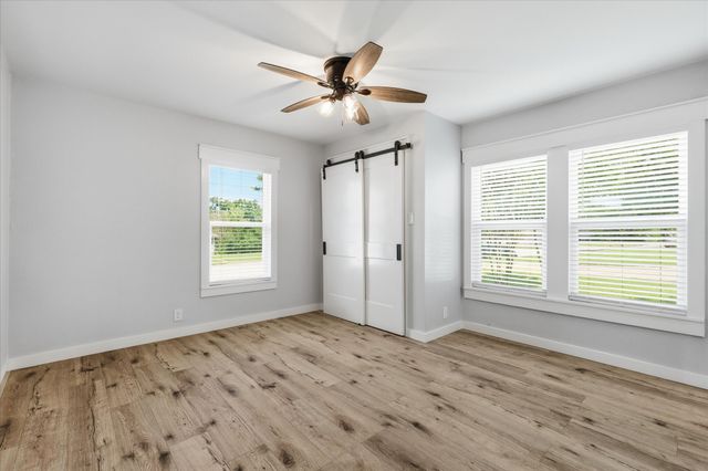 401 W Hillcrest Street, Keene, TX 76059