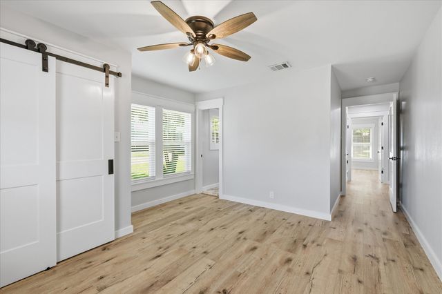 401 W Hillcrest Street, Keene, TX 76059