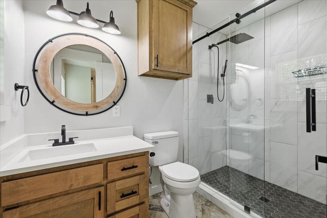 401 W Hillcrest Street, Keene, TX 76059