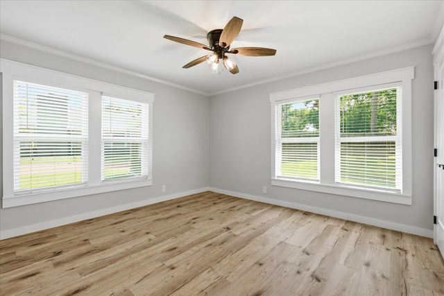 401 W Hillcrest Street, Keene, TX 76059