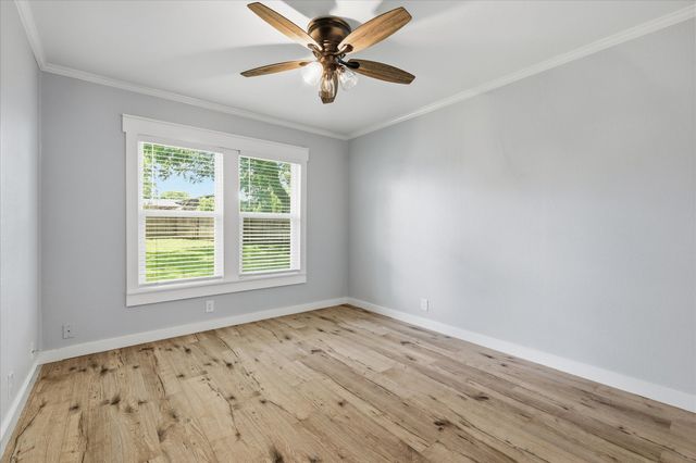 401 W Hillcrest Street, Keene, TX 76059