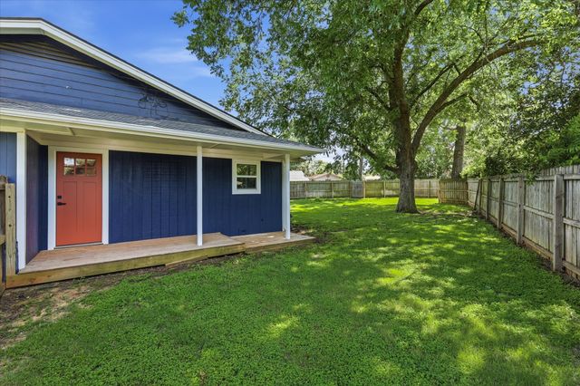 401 W Hillcrest Street, Keene, TX 76059