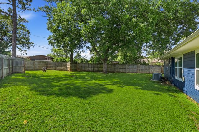 401 W Hillcrest Street, Keene, TX 76059