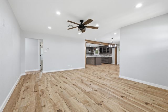 401 W Hillcrest Street, Keene, TX 76059
