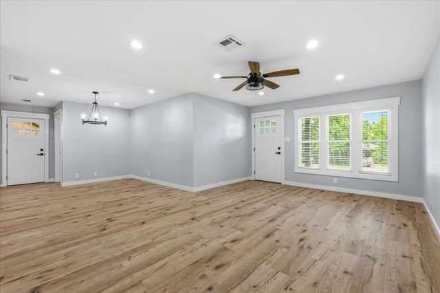 401 W Hillcrest Street, Keene, TX 76059