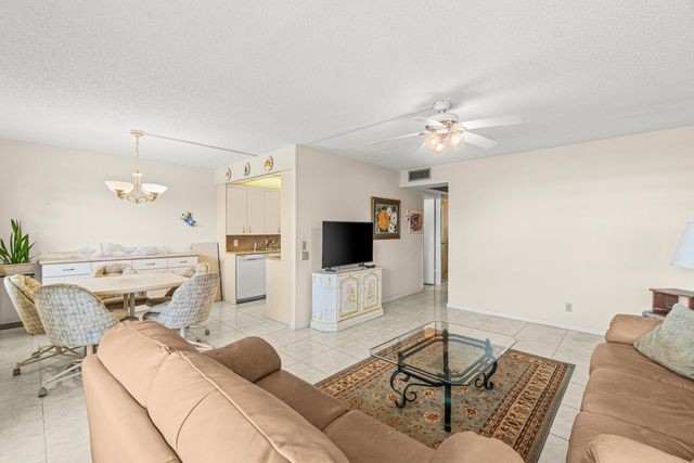 2056 Exeter D, Boca Raton, FL 33434